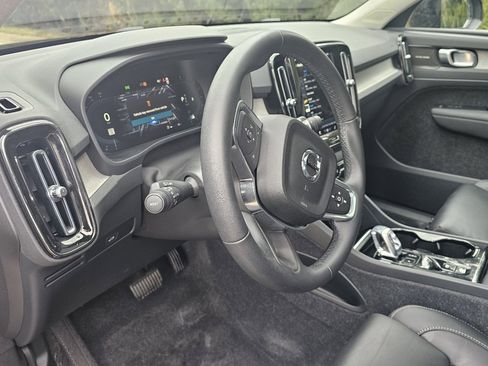 Used 2023 Volvo XC40 B5 Ultimate w/ Climate Package image 18