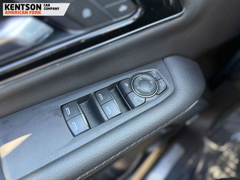 Used 2025 GMC Yukon Denali w/ Advanced Technology Package AWD/4WD image 23