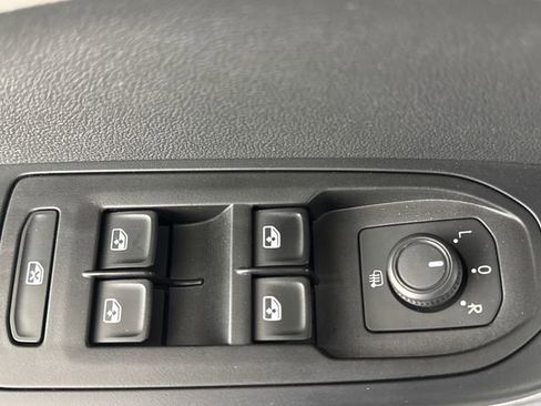 Used 2022 Volkswagen Taos SE image 29