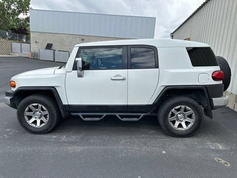 Used 2014 Toyota FJ Cruiser 4WD w/ Convenience Package image 6
