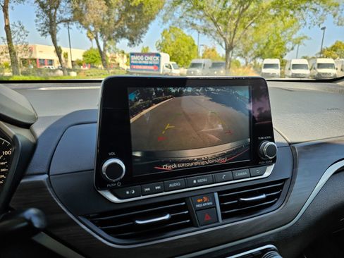 Used 2024 Nissan Altima 2.5 SV image 30