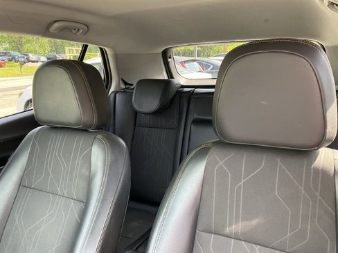 Used 2019 Chevrolet Trax LT w/ LT Convenience Package FWD image 23