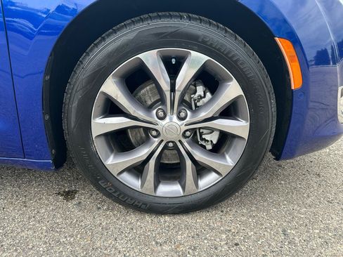 Used 2019 Chrysler Pacifica Limited w/ Tire & Wheel Group FWD image 34