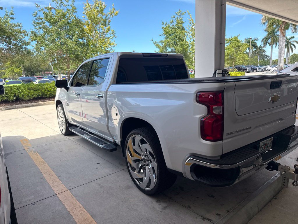 Used 2023 Chevrolet Silverado 1500 LTZ RWD image 3