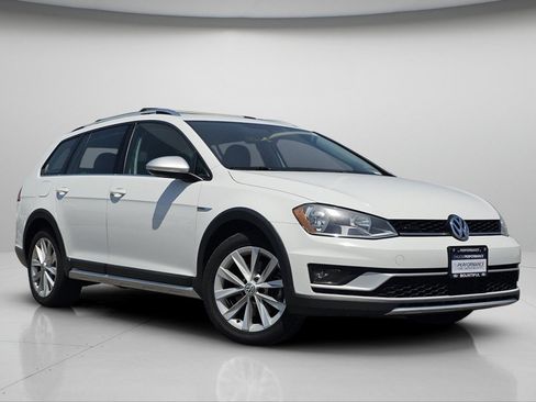 Used 2017 Volkswagen Golf Alltrack S AWD/4WD image 2