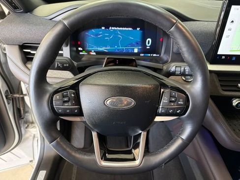 Used 2025 Ford Explorer Platinum w/ LUX Leather Package image 17