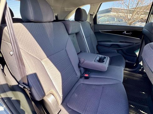 Used 2020 Kia Sorento L image 15