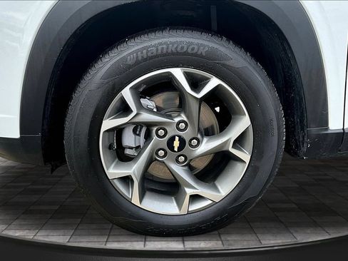 Used 2025 Chevrolet Trax LT FWD image 35