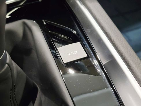 Used 2025 BMW Z4 M40i w/ Premium Package image 17