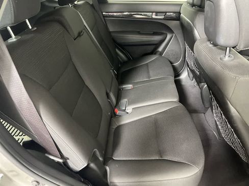 Used 2014 Kia Sorento LX image 29