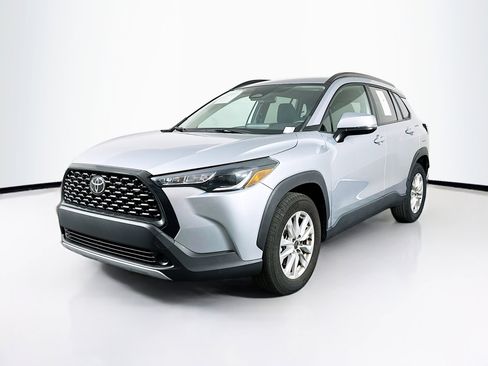 Used 2023 Toyota Corolla Cross LE image 3