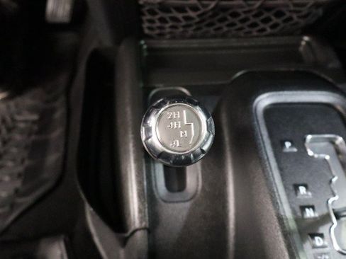 Used 2017 Jeep Wrangler Unlimited Sahara w/ Connectivity Group AWD/4WD image 37