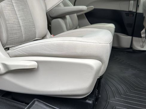 Used 2018 Chrysler Pacifica Touring Plus image 27