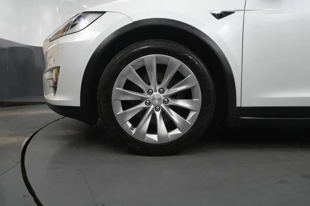 Used 2020 Tesla Model X Long Range AWD/4WD image 10