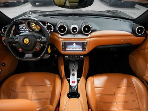 Used 2015 Ferrari California T RWD image 17