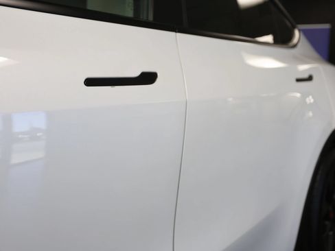 Used 2021 Tesla Model Y Long Range AWD/4WD image 14