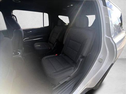 Used 2025 Chevrolet Traverse LT FWD image 28