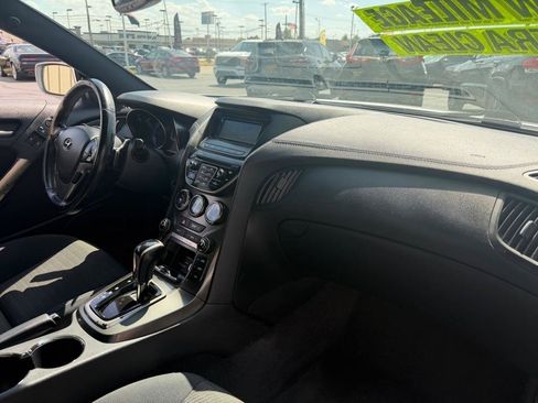 Used 2015 Hyundai Genesis 3.8 RWD image 12