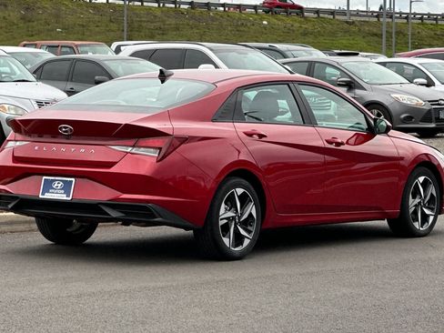 Used 2023 Hyundai Elantra SEL w/ Convenience Package FWD image 3