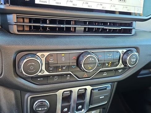 Used 2024 Jeep Wrangler Sport AWD/4WD image 15