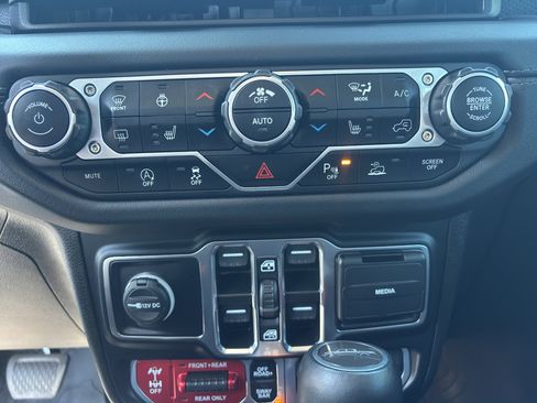 Used 2024 Jeep Gladiator Rubicon AWD/4WD image 20