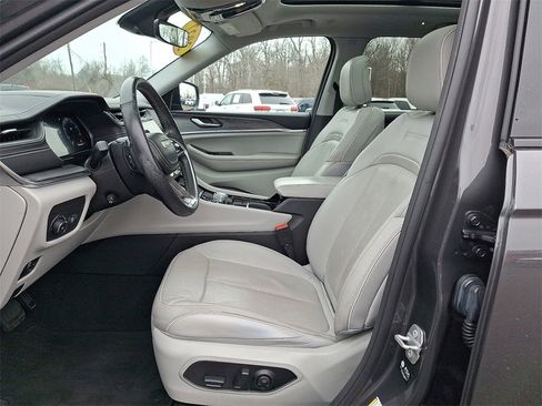 Used 2022 Jeep Grand Cherokee Overland image 14