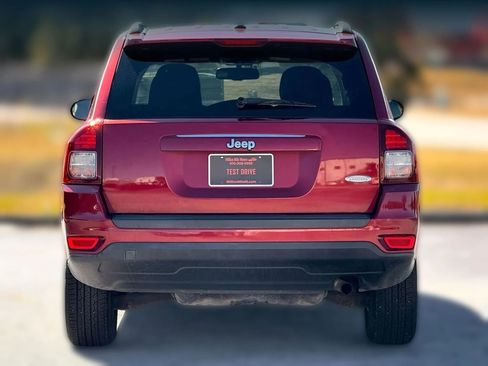 Used 2017 Jeep Compass Latitude image 4