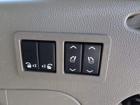 Used 2018 Chevrolet Suburban LT AWD/4WD image 36