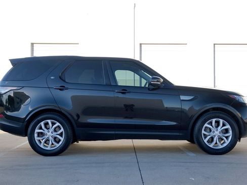 Used 2018 Land Rover Discovery SE image 14