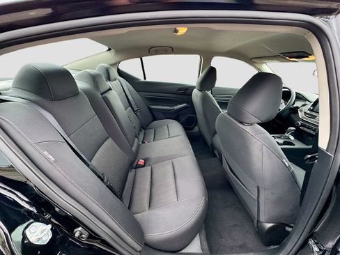 Used 2025 Nissan Altima 2.5 SV FWD image 28