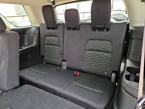 Used 2024 Nissan Pathfinder SV image 8