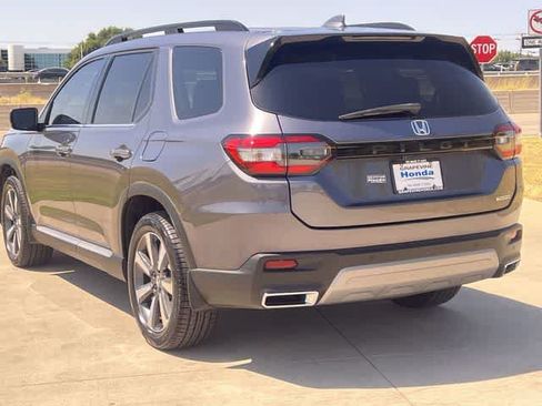 Used 2025 Honda Pilot Touring image 5