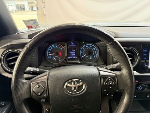 Used 2017 Toyota Tacoma TRD Off-Road w/ Tow Package (A/T) image 13