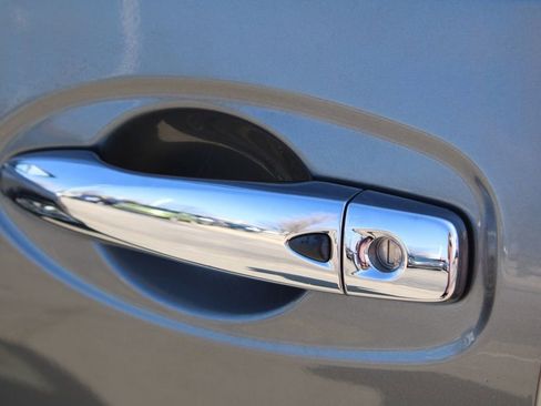 Used 2019 Nissan Rogue SV image 15