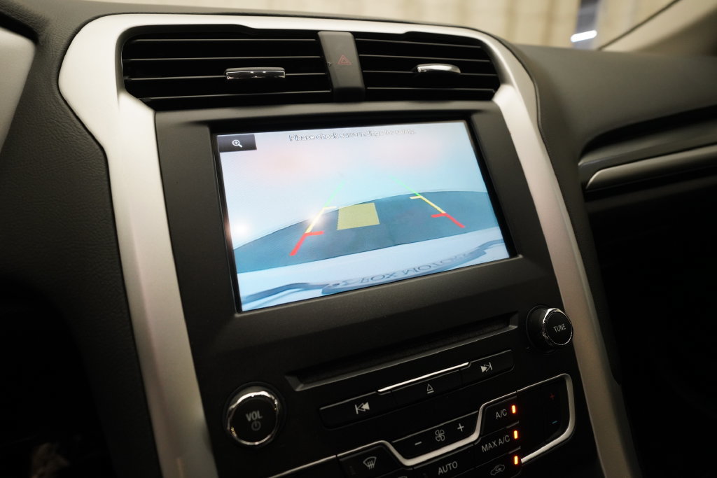 Used 2016 Ford Fusion SE FWD image 21