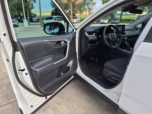 Used 2023 Toyota RAV4 LE FWD image 8