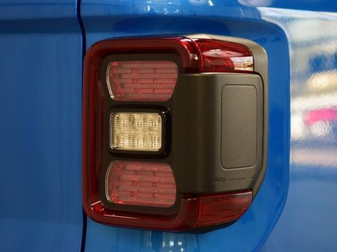 Used 2024 Jeep Gladiator Sport image 21