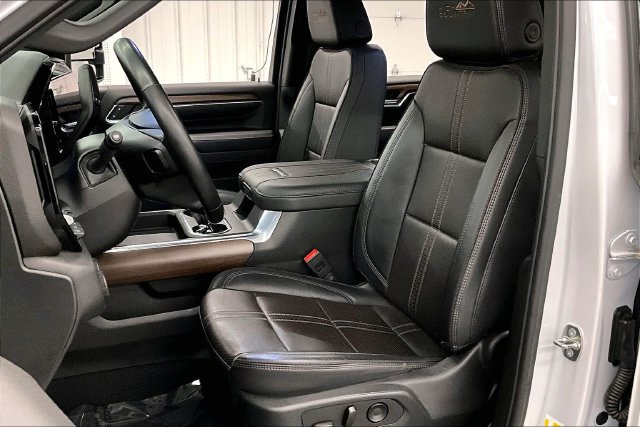 Used 2024 Chevrolet Silverado 2500 High Country w/ Technology Package AWD/4WD image 22