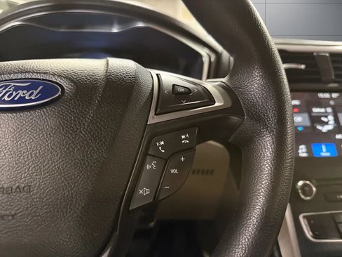 Used 2017 Ford Fusion SE w/ Fusion SE Technology Package FWD image 24