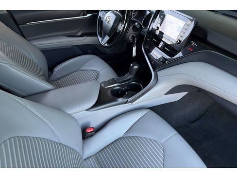 Used 2022 Toyota Camry SE FWD image 16