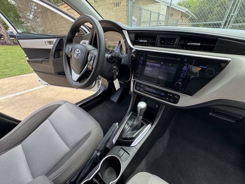 Used 2019 Toyota Corolla LE FWD image 34