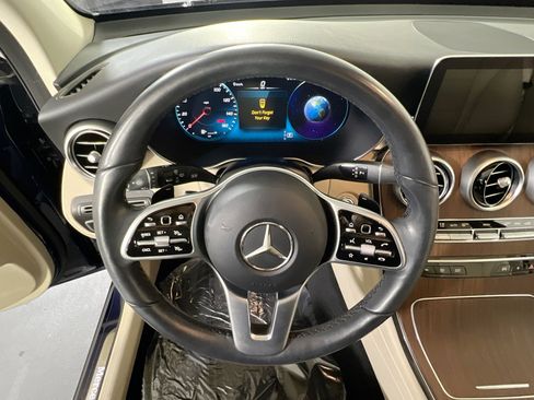 Used 2022 Mercedes-Benz GLC 300 4MATIC SUV image 11