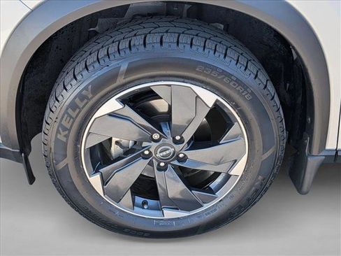 Used 2024 Nissan Rogue SV image 29