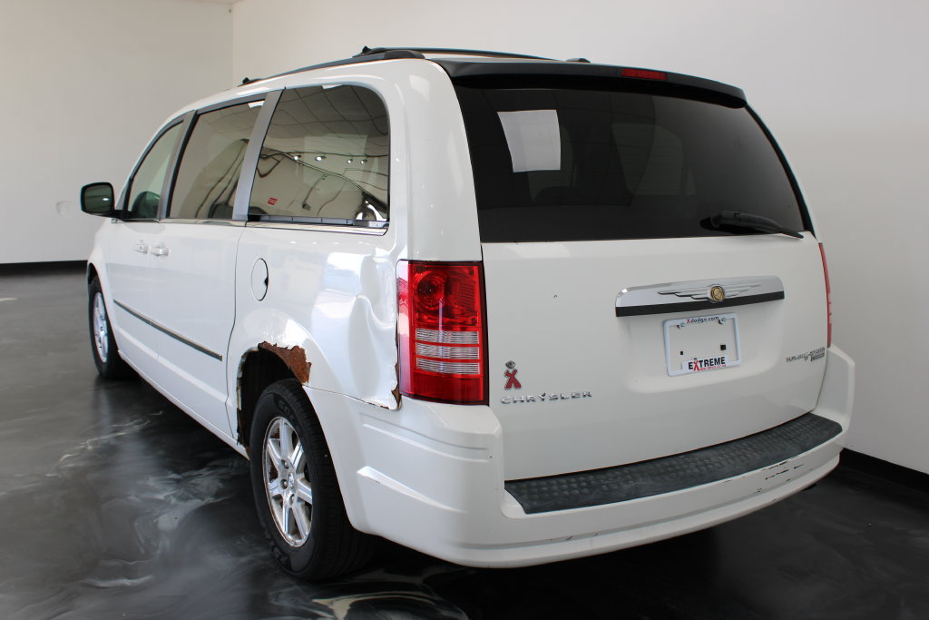 Used 2009 Chrysler Town & Country Touring FWD image 25