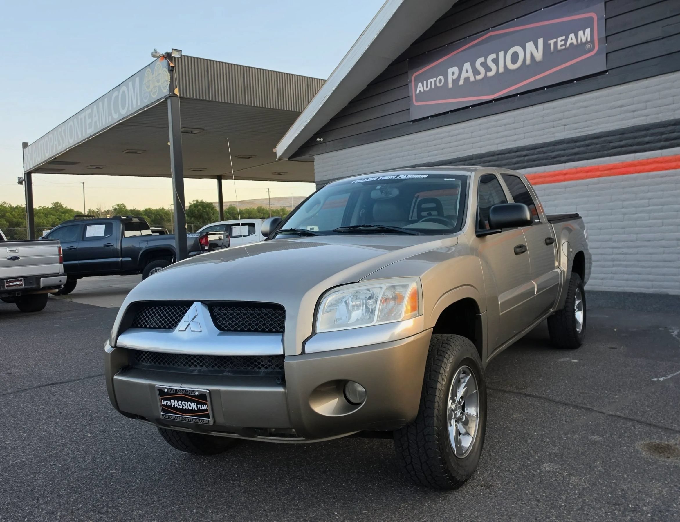 Used 2006 Mitsubishi Raider XLS AWD/4WD image 1
