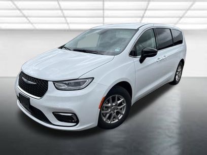 Used 2024 Chrysler Pacifica Touring-L
