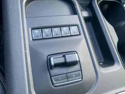 Used 2025 GMC Sierra 3500 AT4 w/ AT4 Premium Plus Package AWD/4WD image 21