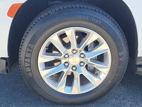 Used 2023 Chevrolet Suburban Premier image 17