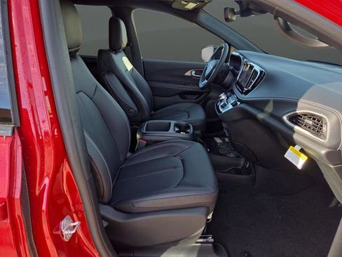 New 2026 Chrysler Pacifica Select w/ S Appearance Package image 30