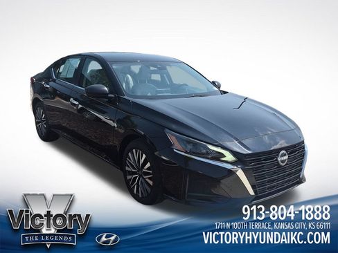 Used 2025 Nissan Altima 2.5 SV FWD image 7